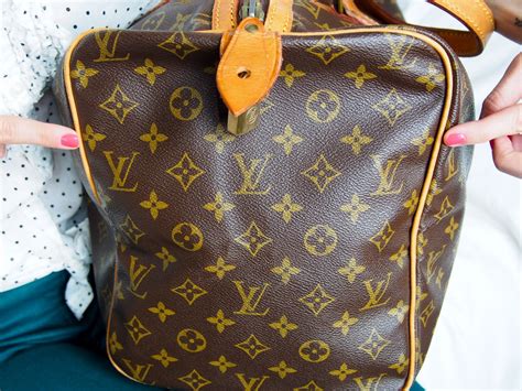 sacoche lv falsa|false louis vuitton lv.